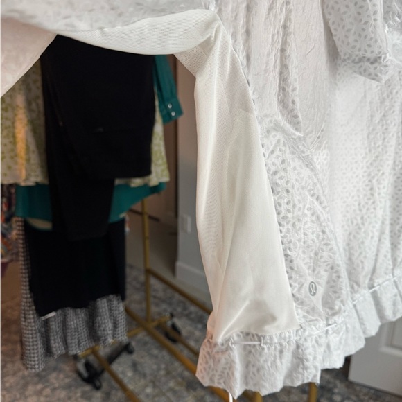 Lululemon Find Your Flock Jacket SZ 6 white drawstring Athleisure Workout - Picture 11 of 14